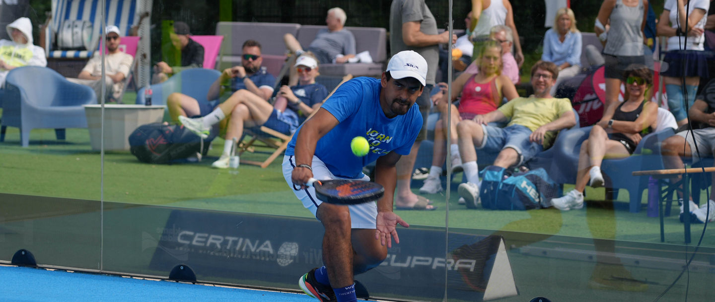 Beim Event in Dortmund darf auch selber zum Padelschläger gegriffen werden.