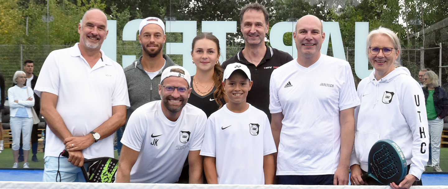 Group of paddle tennis players on court