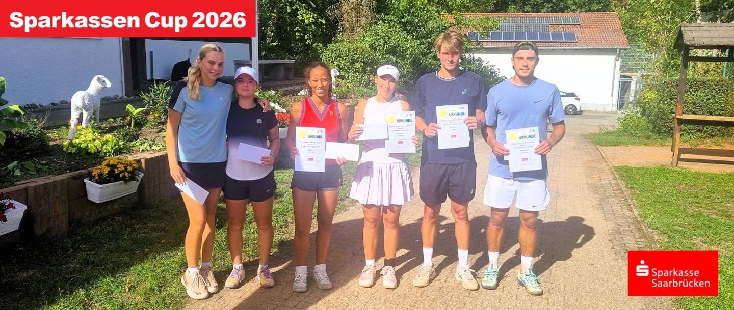Gewinner:innen des Sparkassen Cup 2026 zum Siegerfoto mit Urkunden nebeneinander aufgestellt