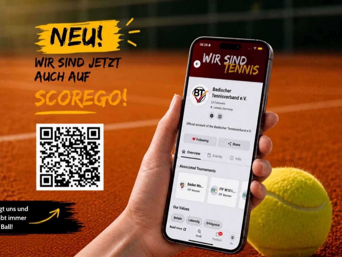 ScoreGo-Handy vor Tennisplatz