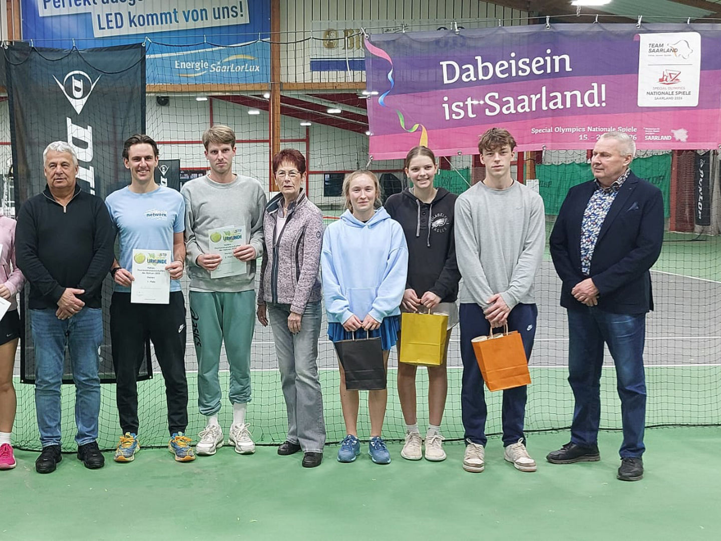 Sieger der Saarlandmeisterschaften der Aktiven in einer Reihe aufgestellt