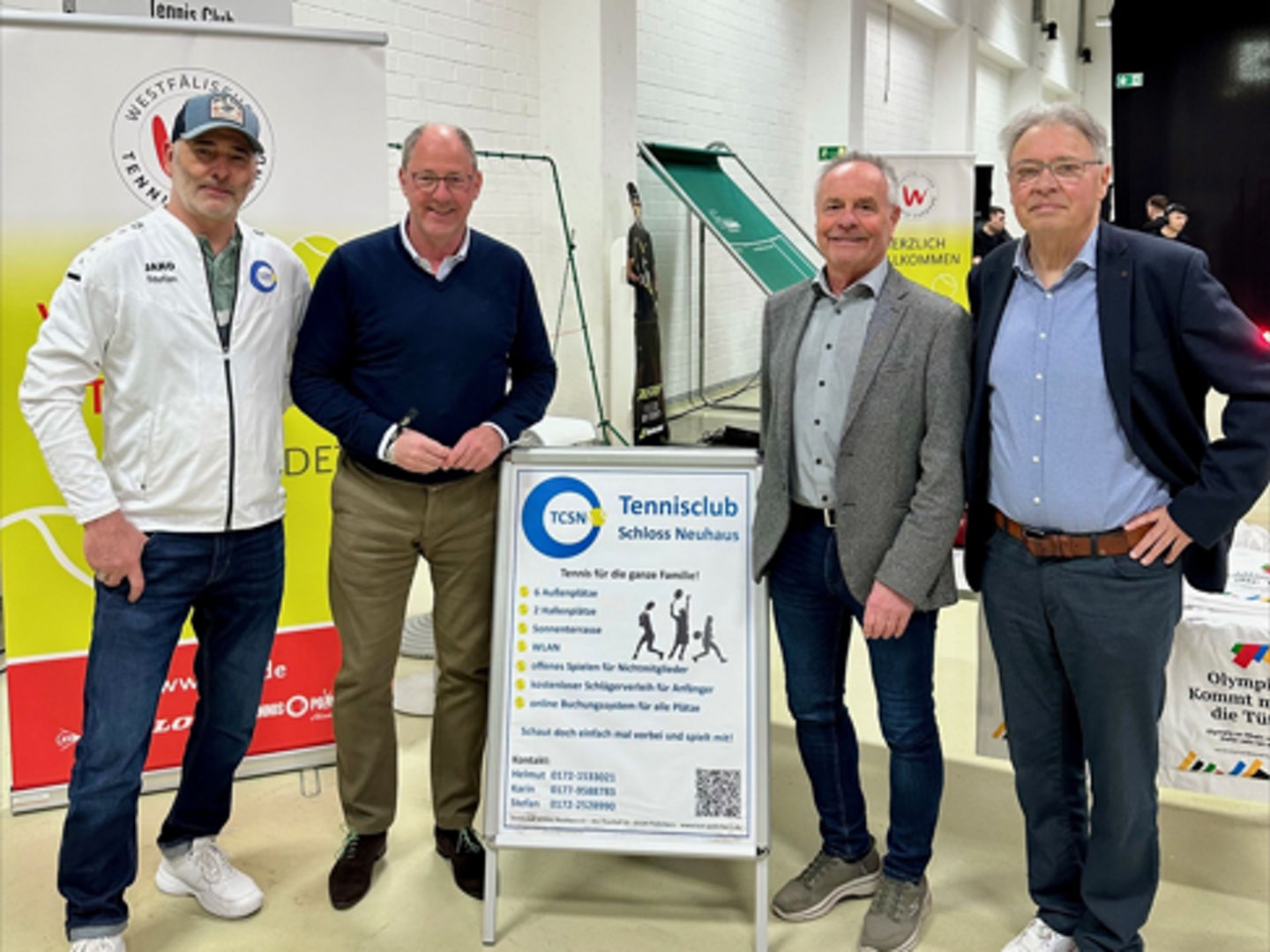 Stefan Niermann (TC Schloss-Neuhaus), Paderborns Bürgermeister Stefan-Oliver Strate, Diethelm Krause (Vizepräsident Landessportbund NRW), Elmar Schlüter (WTV-Ehrenmitglied)