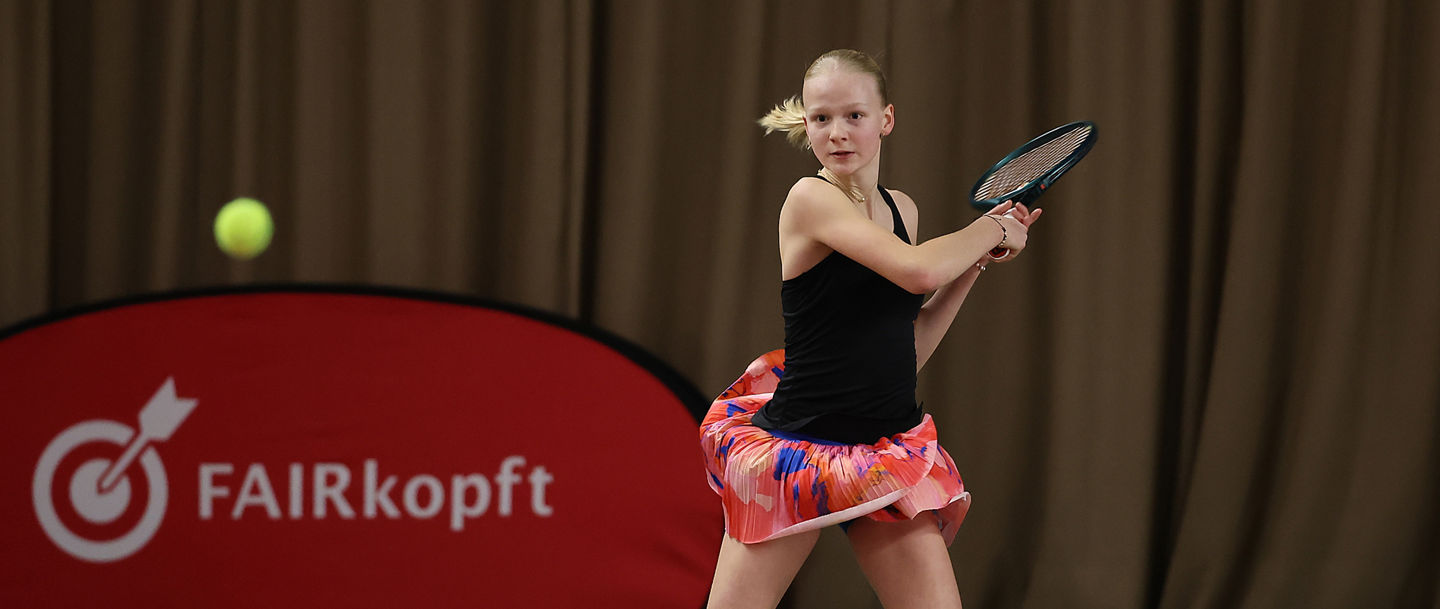 Charlotta Sturdy holt sich den Titel in der Konkurrenz U12.