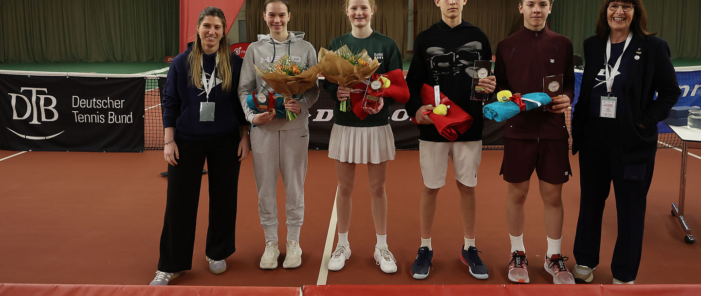 Die Siegerinnen, Sieger und Finalisten des TE Cup der Nordverbände bei der Siegerehrung.