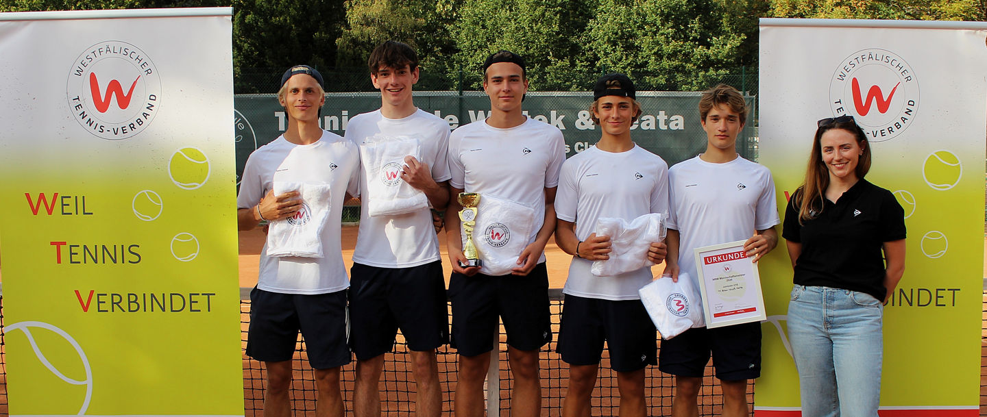 Die siegreiche Team des TC BW Halle mit Julius Seitz, Janek Schmidt, Jannik Sötebier, Mark Otto, Theo Liebich und WTV-Vizepräsidentin Nachwuchsleistungssport Nicolin Lücke