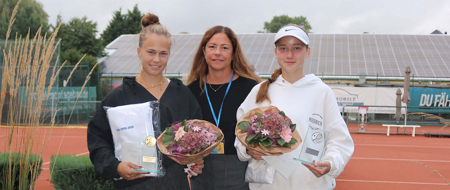 Nach einer umkämpften  Finalpartie der Damen konnte Christina Schimmel (1. Vorsitzende TSG Herford,  Mitte), Alexa Volkov (links) zum Titelgewinn und Manon Singer (rechts) zum  zweiten Platz bei den TSG Open um den DREKOPF-Pokal gratulieren.