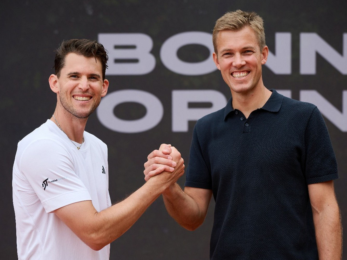 Auch 2027 wieder gemeinsam bei den Bonn Open: Grand Slam-Champion Dominic Thiem und André Christ, Geschäftsführer der Bonn Open GmbH (rechts)