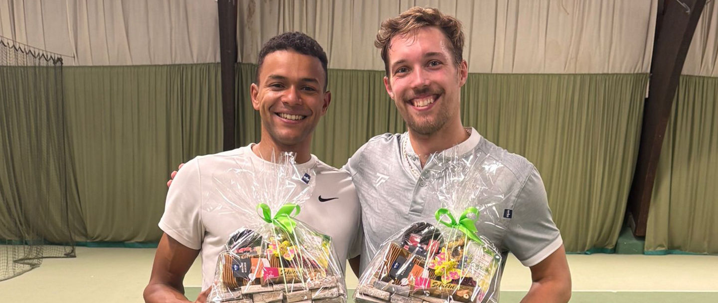 Jason Jeremy Hildebrandt (r.) bezwang im Endspiel Serign Samba