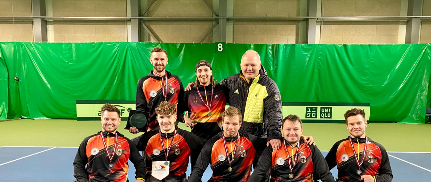 Teamfoto der deutschen Rollstuhltennisnationalmannschaft (Herren/Quad)