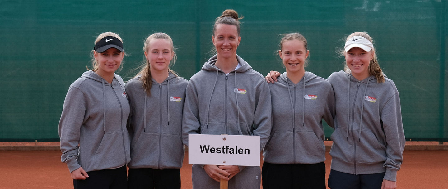 Karlotta Hahn, Finnja Isbruch, Trainerin Dinah Pfizenmaier, Maja Abraham, Maja Schweika