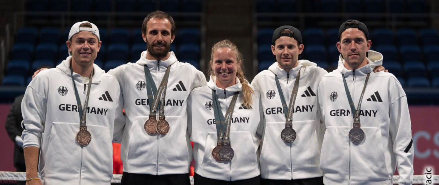 Alle fünf deutschen Deaflympics Teilnehmer:innen in der Tenniskonkurrenz belohnten sich am Ende der Woche mit einer Medaille
