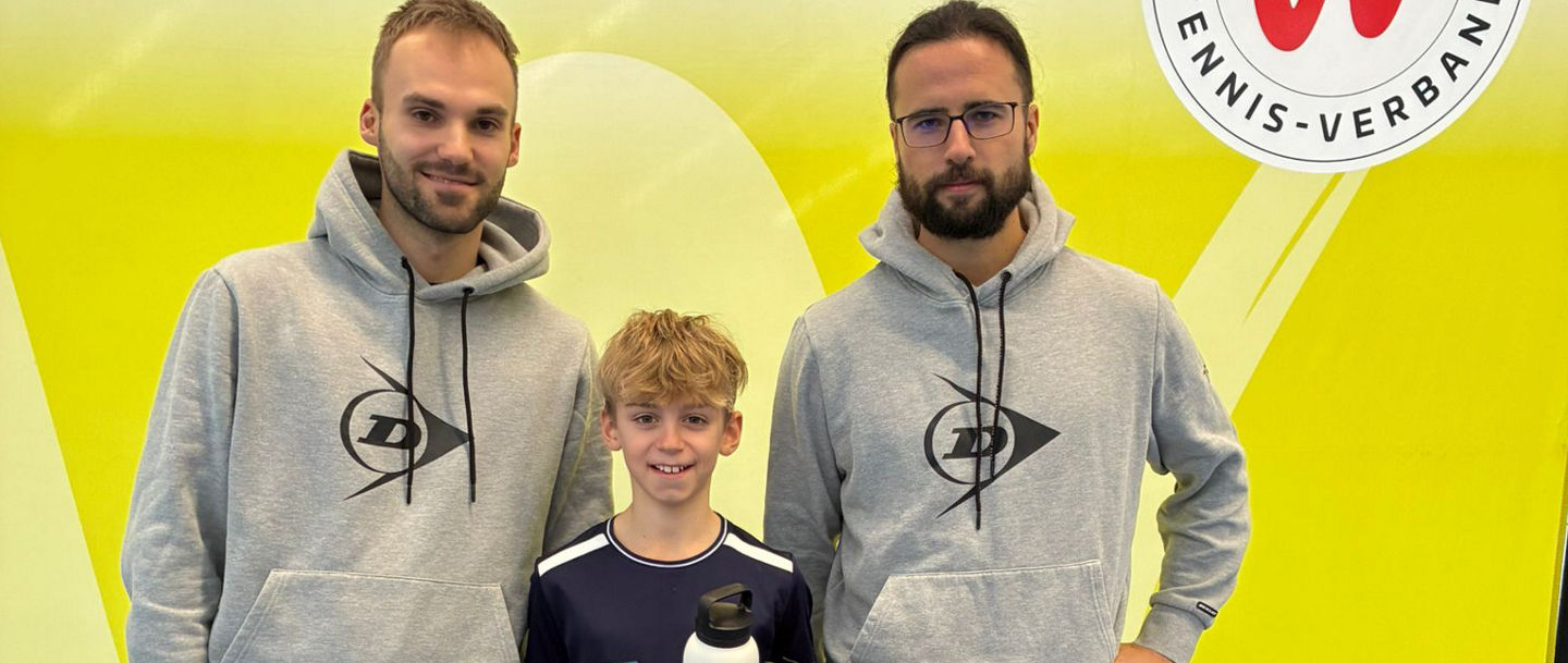 Florian Koch (TSV Rethen) holt sich den Turniersieg bei den Paderborn Junior Open  (v.l.n.r.  Per Schröder, Florian Koch, Alexander Brüggenwerth)