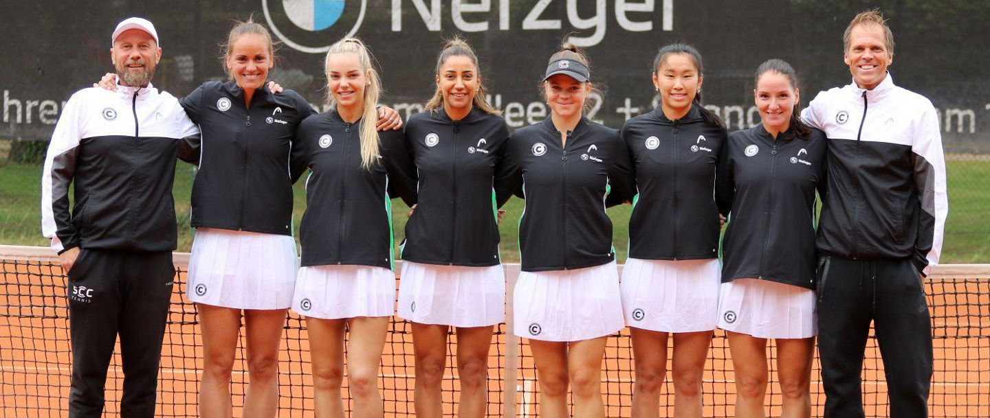 1. Damen Tennis-Club SCC Berlin vor dem Netz