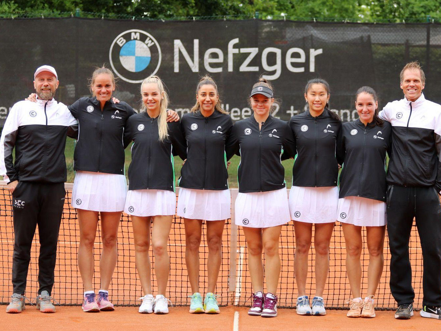 1. Damen Tennis-Club SCC Berlin vor dem Netz