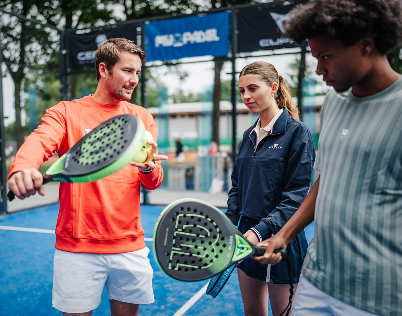 Padeltrainer und Spieler