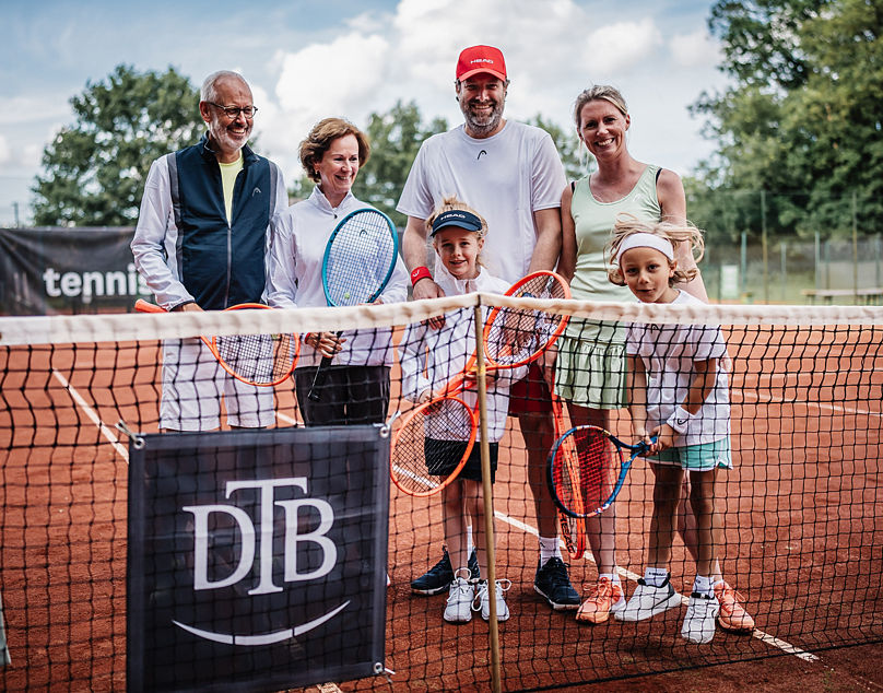 Familie auf dem Platz