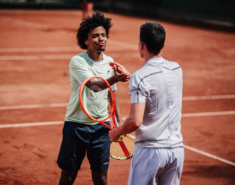 Tennisspielerin klatschen ab