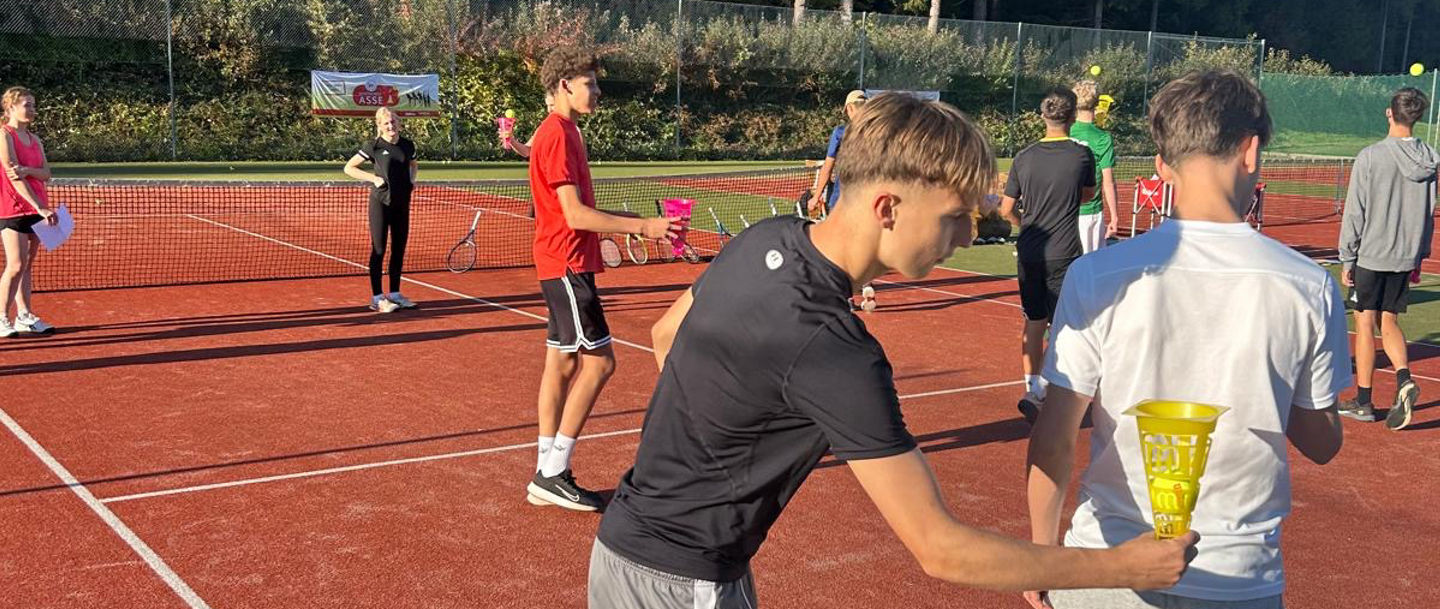 Koordinationstraining bei der Juniormanagerausbildung.