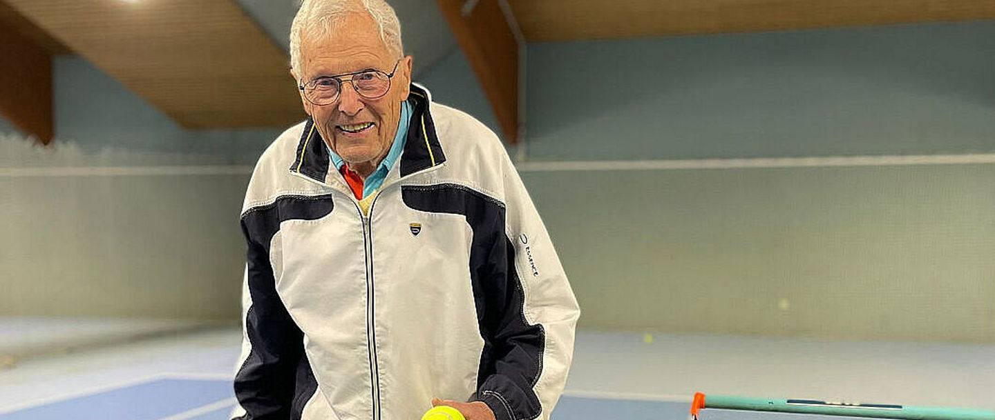 Walter Betz steht im Alter von 91 Jahren immer noch fast täglich auf dem Tennisplatz
