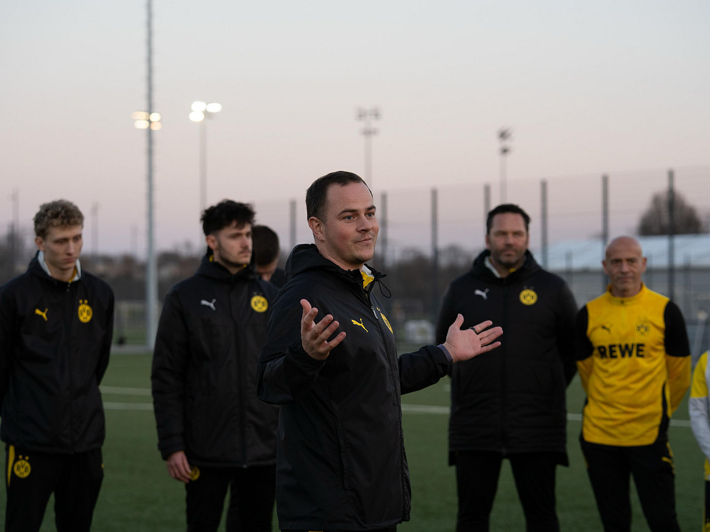 Dr. Tim Kübel ist Koordinator für Kultur und Entwicklung im Nachwuchsleistungszentrum von Borussia Dortmund.