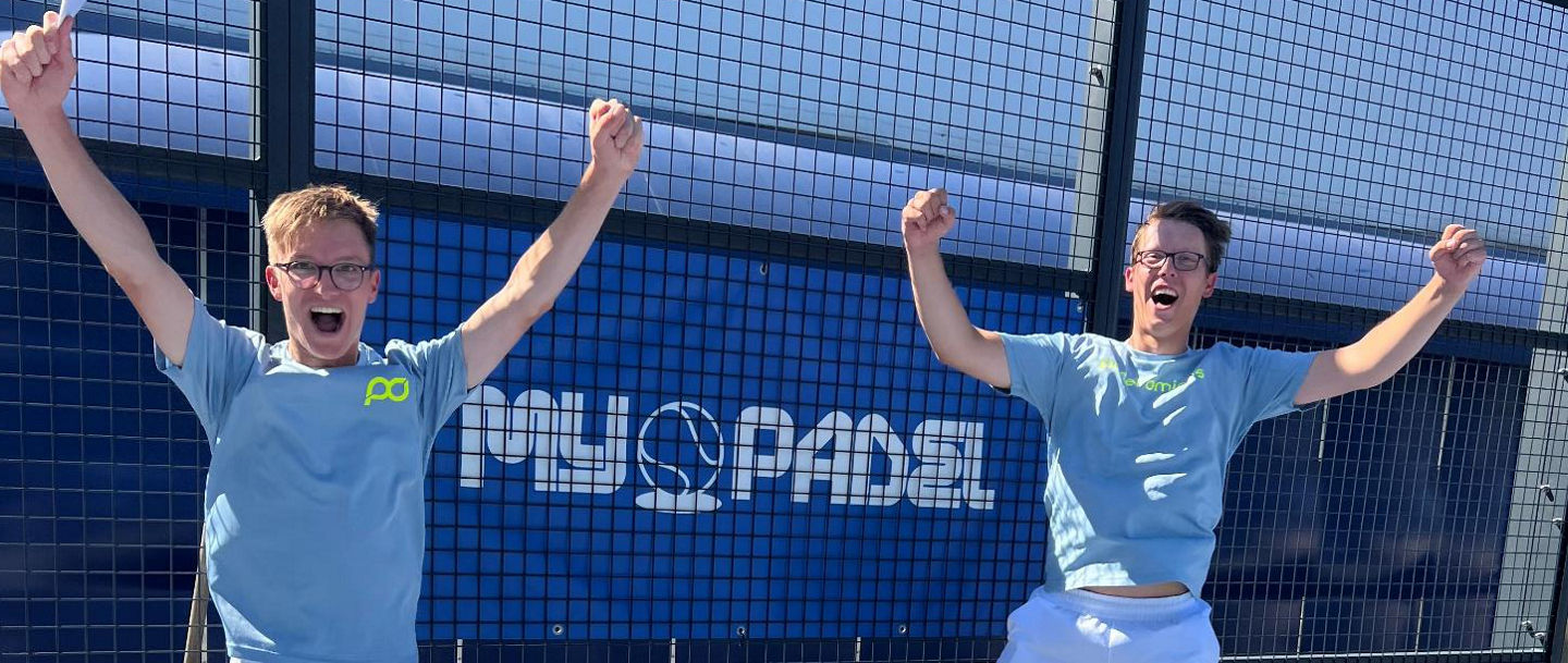 Leo und Ben Kogel jubeln beim GPT 500 in Schiefbahn