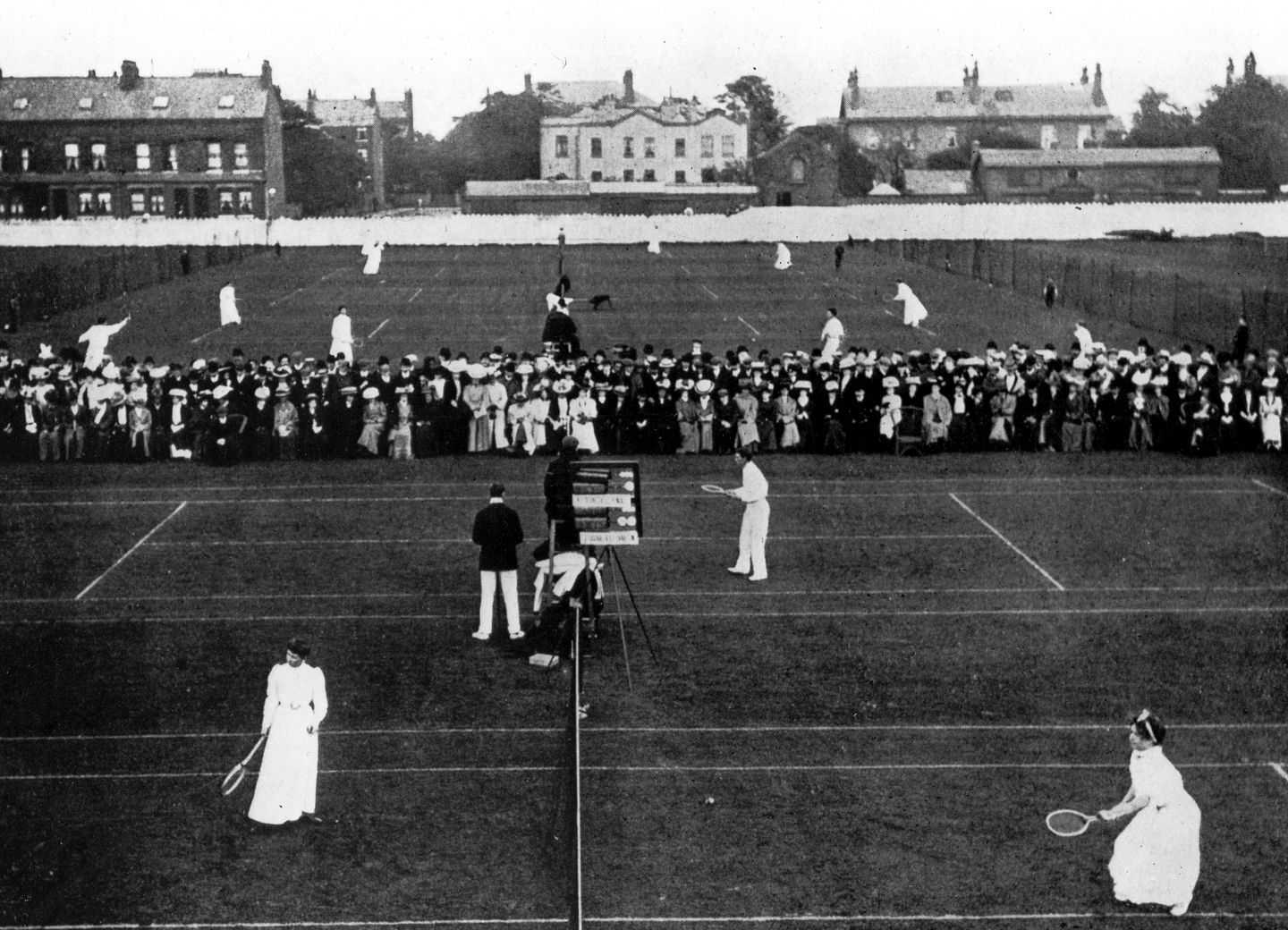 Northern Lawn Tennis Championships. Mrs A Sterry (l) in Manchester in 1907. PUBLICATIONxINxGERxSUIxAUTxONLY UnitedArchives00905514



Northern Lawn Tennis Championships Mrs A Sterry l in Manchester in 1907 PUBLICATIONxINxGERxSUIxAUTxONLY  