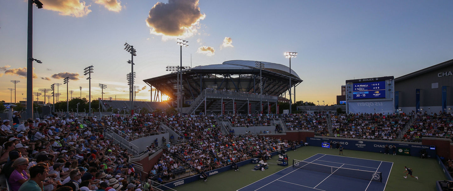 Blick auf Arthur Ashe bei Sonnenuntergang. US Open. Fotograf Jürgen Hasenkopf