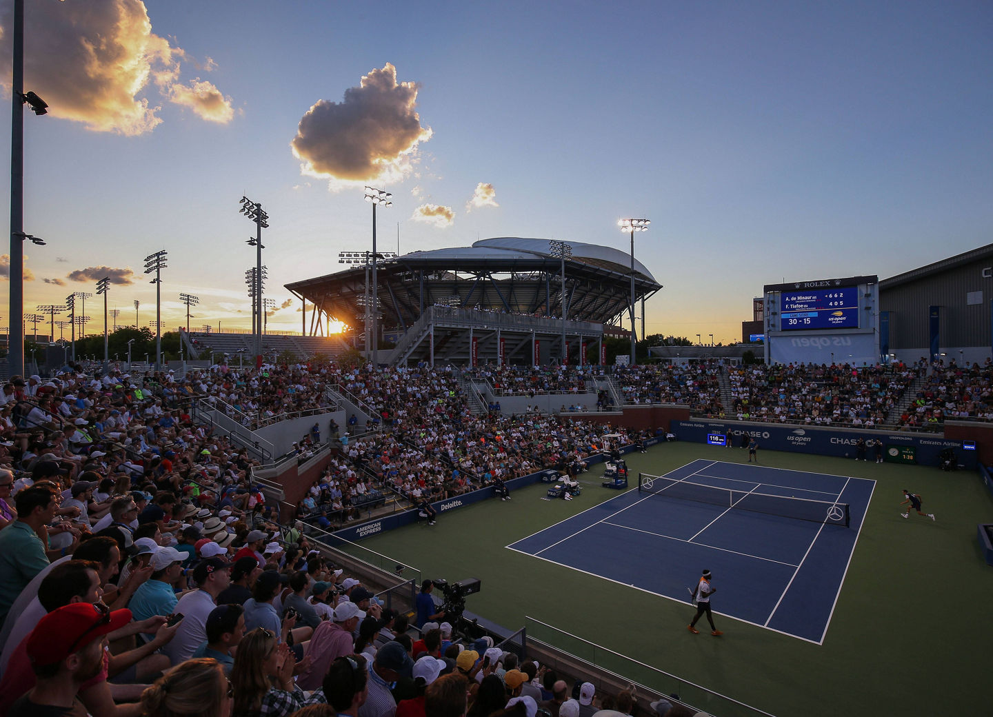 Blick auf Arthur Ashe bei Sonnenuntergang. US Open. Fotograf Jürgen Hasenkopf