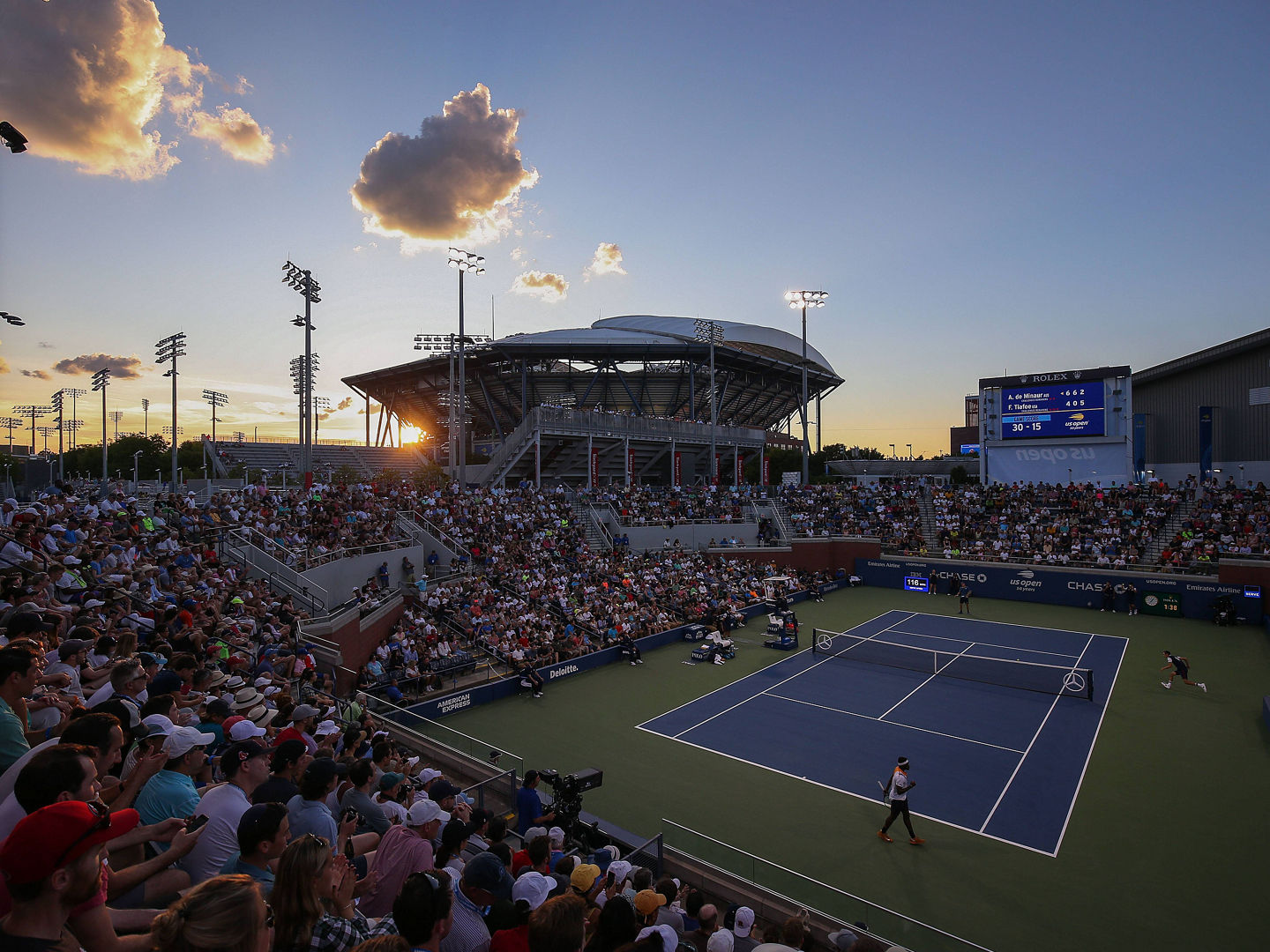 Blick auf Arthur Ashe bei Sonnenuntergang. US Open. Fotograf Jürgen Hasenkopf