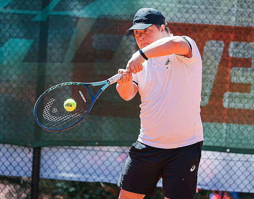 Timo Hampel (Special Olympics Deutschland) beim Tennis
