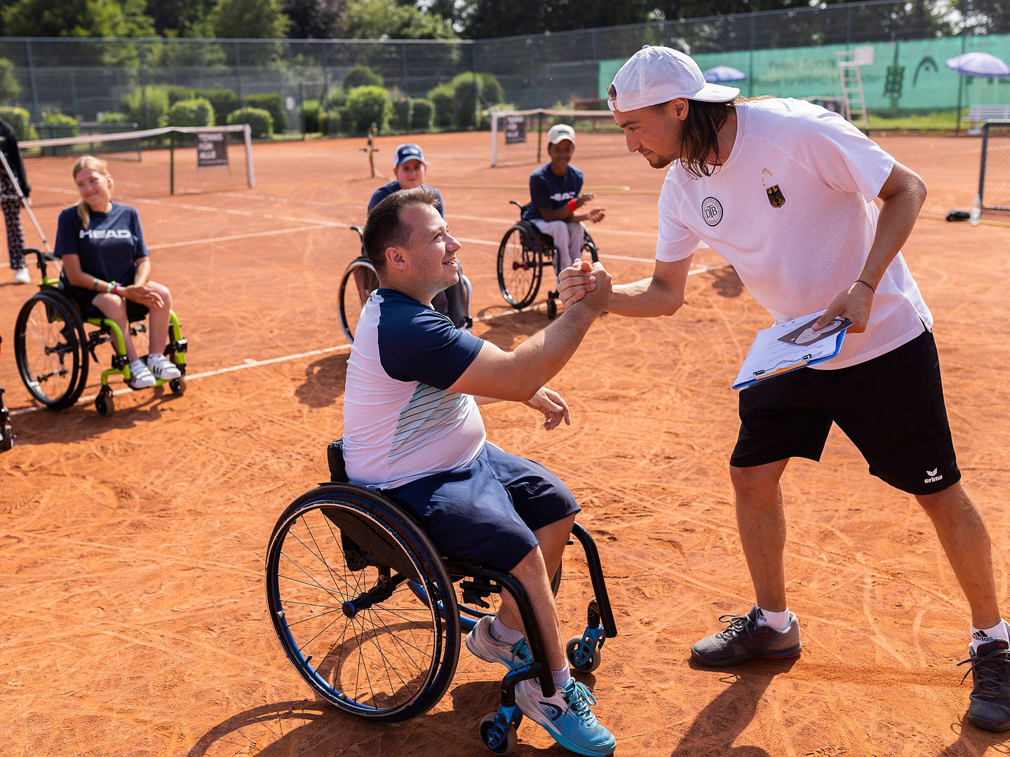 Niklas Höfken, Cheftrainer Rollstuhltennis, und Toni Dittmar