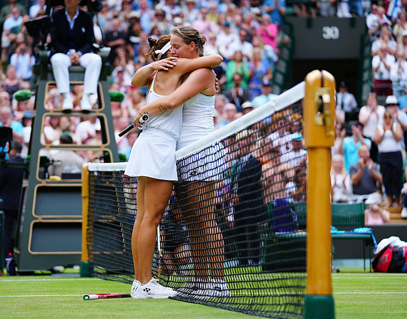 Mandatory Credit: Photo by Javier Garcia/Shutterstock 13012869bn Tatjana Maria and Jule Niemeier embrace after their quarter-final match in which Tatjana Maria won Wimbledon Tennis Championships, Day 9, The All England Lawn Tennis and Croquet Club, London, UK - 05 Jul 2022 Wimbledon Tennis Championships, Day 9, The All England Lawn Tennis and Croquet Club, London, UK - 05 Jul 2022 PUBLICATIONxINxGERxSUIxAUTXHUNxGRExMLTxCYPxROMxBULxUAExKSAxONLY Copyright: xJavierxGarcia/Shutterstockx 13012869bn 