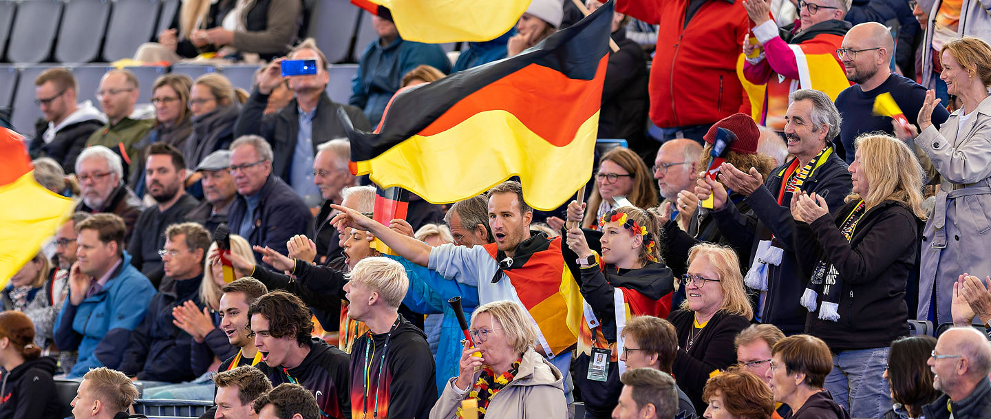  Deutsche Tennis Fans 16.09.22, Hamburg, Davis Cup Finals Hamburg by Rakuten, Germany vs. Belgium  *** German Tennis Fans 16 09 22, Hamburg, Davis Cup Finals Hamburg by Rakuten, Germany vs Belgium 