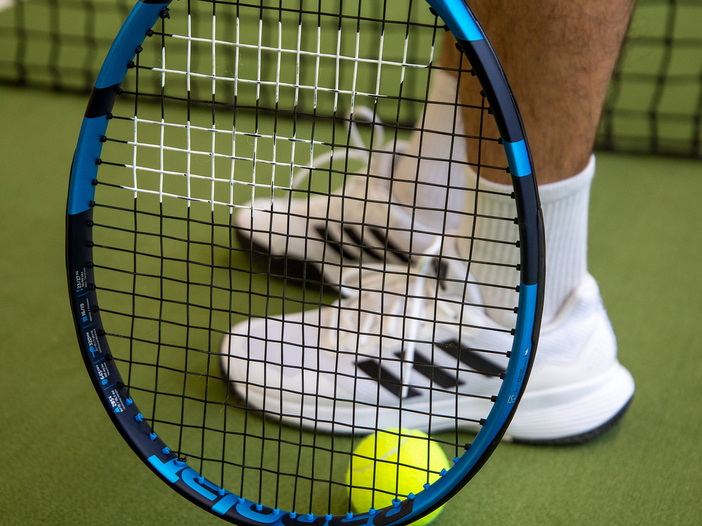 Symbolbild Tennis: Nahaufnahme von einem Tennisspieler in der Halle *** Symbol image tennis close up of a tennis player in the hall Copyright: xx