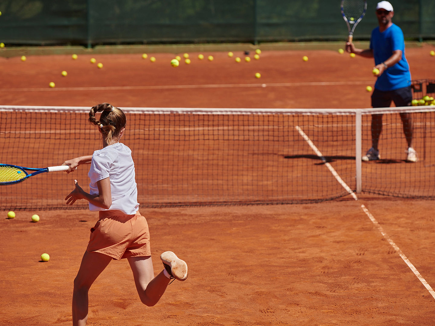 A professional tennis player and her coach training on a sunny day at the tennis court. Training and preparation of a professional tennis player A professional tennis player and her coach training on a sunny day at the tennis court. Training and preparation of a professional tennis player. LicenseRF 20335086 ,model released, Symbolfoto Copyright: xZoonar.com/BENISxARAPOVICx 20335086 ,model released, Symbolfoto ,property released