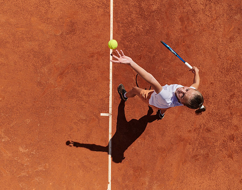 Top view of a professional female tennis player serves the tennis ball on the court with precision and power Top view of a professional female tennis player serves the tennis ball on the court with precision and power. LicenseRF 20336492 ,model released, Symbolfoto Copyright: xZoonar.com/BENISxARAPOVICx 20336492 ,model released, Symbolfoto ,property released