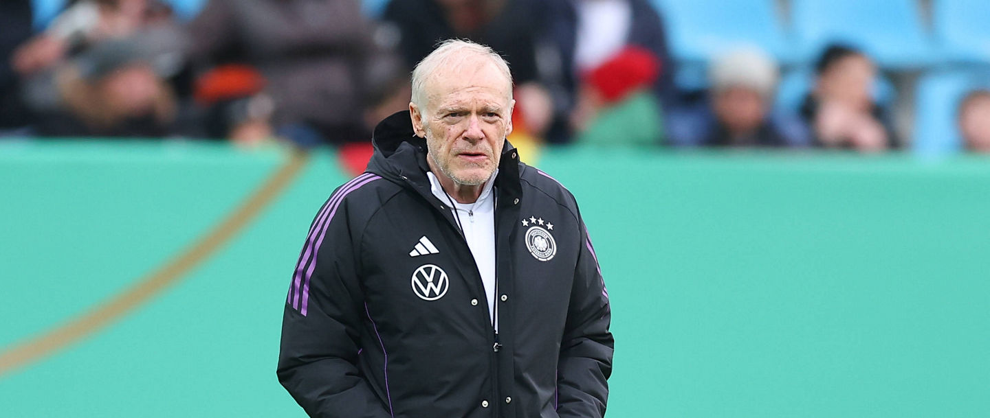 Hermann Gerland  ist aktuell Assistenztrainer der deutschen U21-Fußball-Nationalmannschaft. 