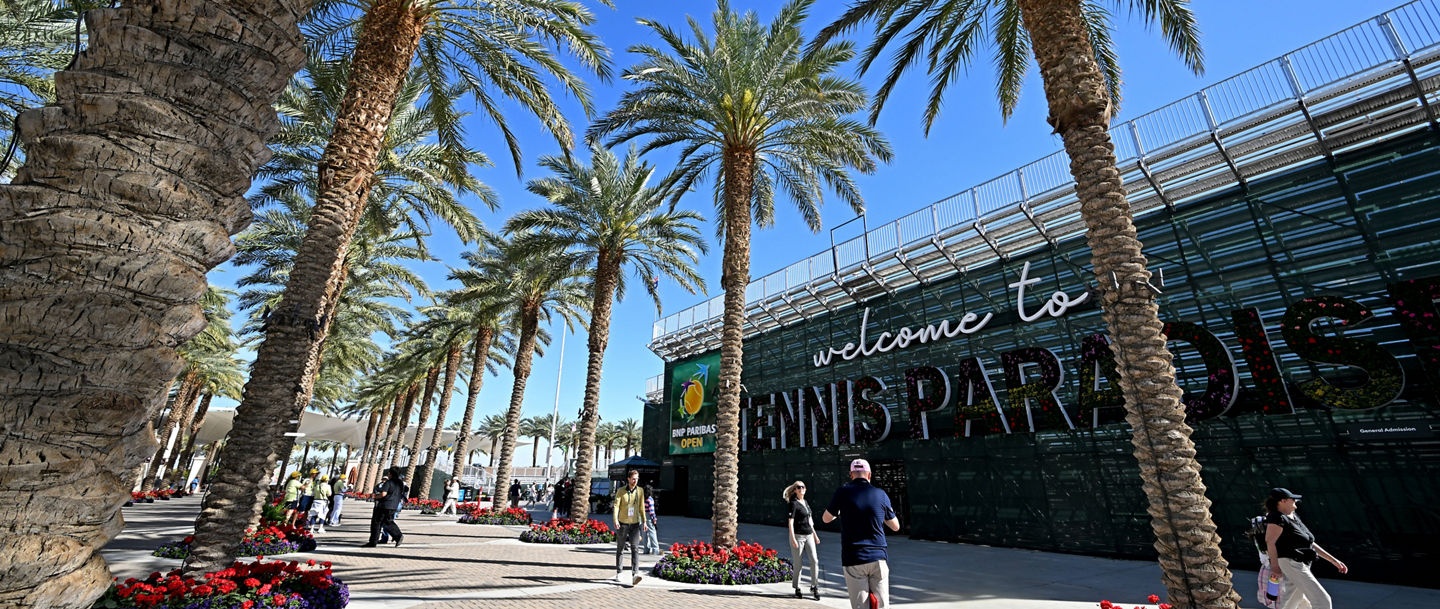 Tennis: BNP Paribas Open-Day 1 Mar 2, 2025 Indian Wells, CA, USA Fans walk through the grounds as they attend the first day of the BNP Paribas open at the Indian Well Tennis Garden. Indian Wells Indian Well Tennis Garden CA USA, EDITORIAL USE ONLY PUBLICATIONxINxGERxSUIxAUTxONLY Copyright: xJaynexKamin-Onceax 20250302_jko_aj4_066