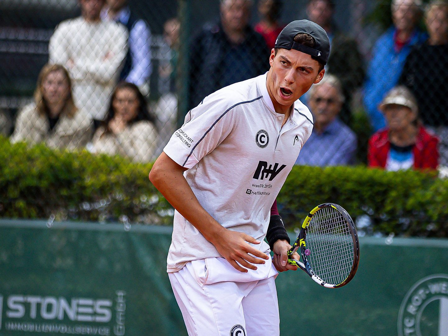 Benito Sanchez Martinez jubelt in der Aufstiegssaison 2025 (Tennis-Club SCC Berlin)