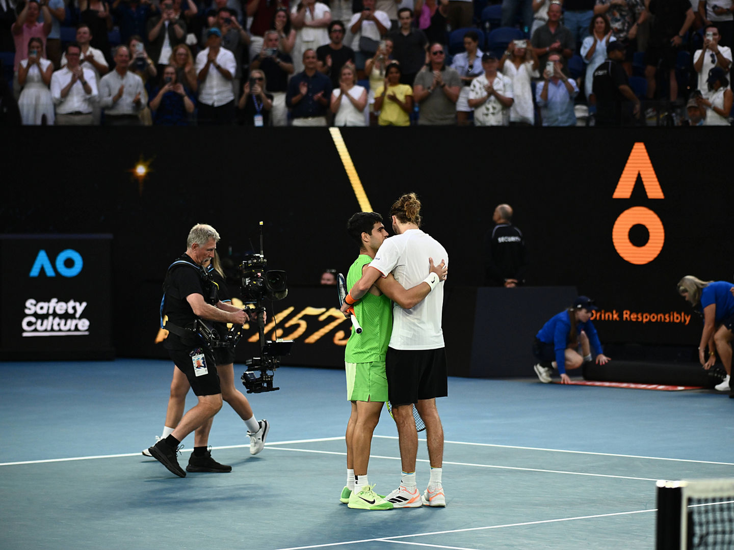 TENNIS AUSTRALIAN OPEN, Carlos Alcaraz of Spain is congratulated on his win in the mens semifinal by his opponent Alexander Zverev of Germany on day 13 of the 2026 Australian Open tennis tournament at Melbourne Park in Melbourne, Friday, January 30, 2026.  NO ARCHIVING MELBOURNE VICTORIA AUSTRALIA PUBLICATIONxNOTxINxAUSxNZLxPNGxFIJxVANxSOLxTGA Copyright: xJOELxCARRETTx 20260130170296349353