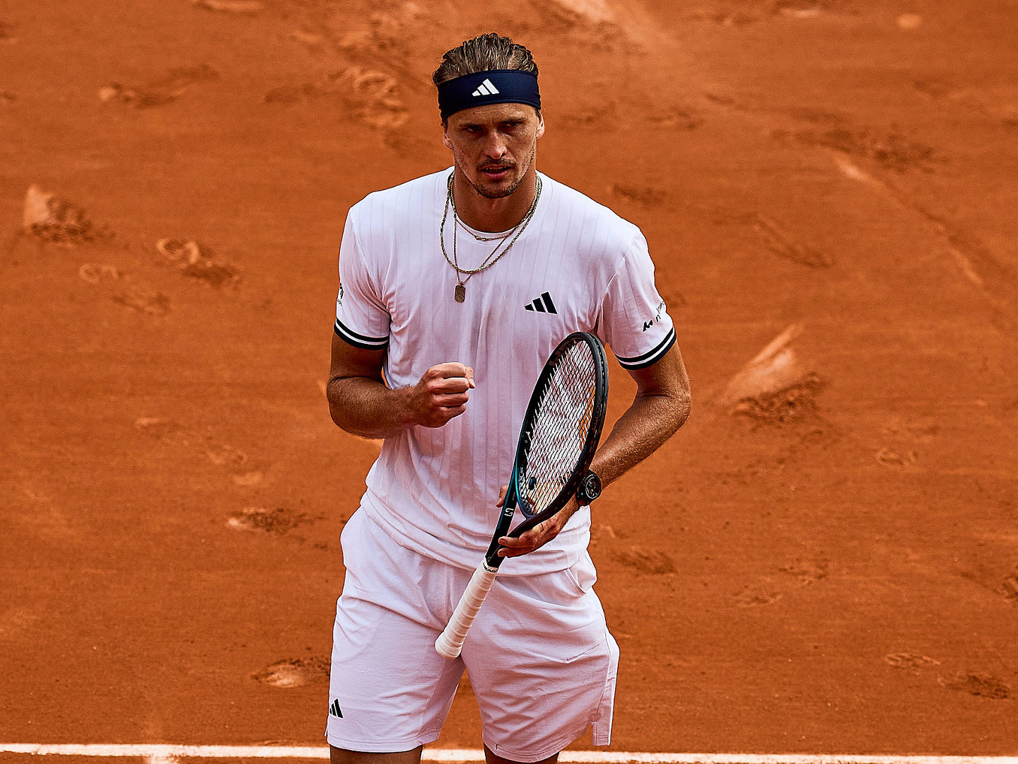 June 1, 2026, Paris, Ile-De-France, France: Alexander Zverev of Germany reacts with clenched fist during his Match against Jesper De Jong of Netherlands during the French Open at Roland Garros - Tennis Grand Slam, 31.5.2026 in Paris Roland Garros, France Tennis 2026: ROLAND GARROS - French Open Tennis Grand Slam - Paris: ZVEREV 7:6 6:4 6:1 DE JONG PUBLICATIONxINxGERxSUIxAUTxONLY - ZUMAs343 20260601_zsp_s343_159 Copyright: xMathiasxSchulzx