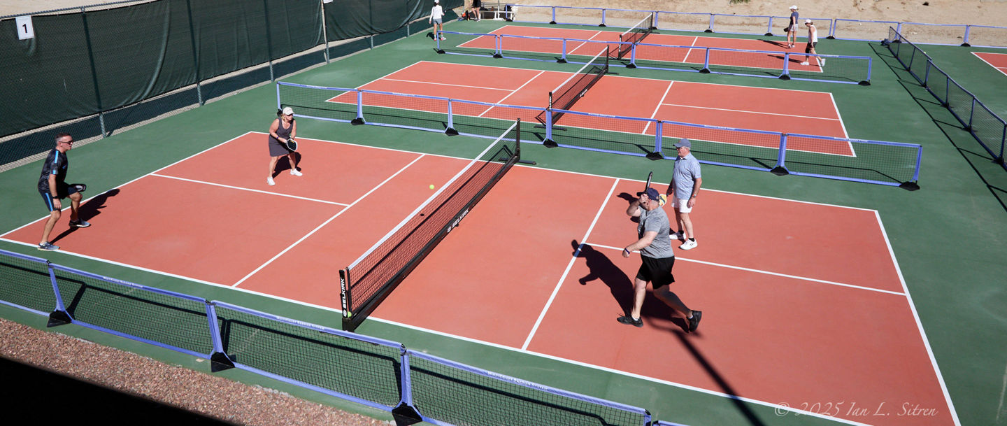February 23, 2025, Palm Springs, California, USA: Six Pickleball Courts covering over 11,000sqft in downtown Palm Springs. In the background to the right is the 26ft tall Marilyn Monroe and to the left the Palm Springs Art Museum. The courts operated by the nearby Kimpton Rowan Hotel. Palm Springs USA - ZUMAi11_ 20250223_aap_i11_002 Copyright: xIanxL.xSitrenx