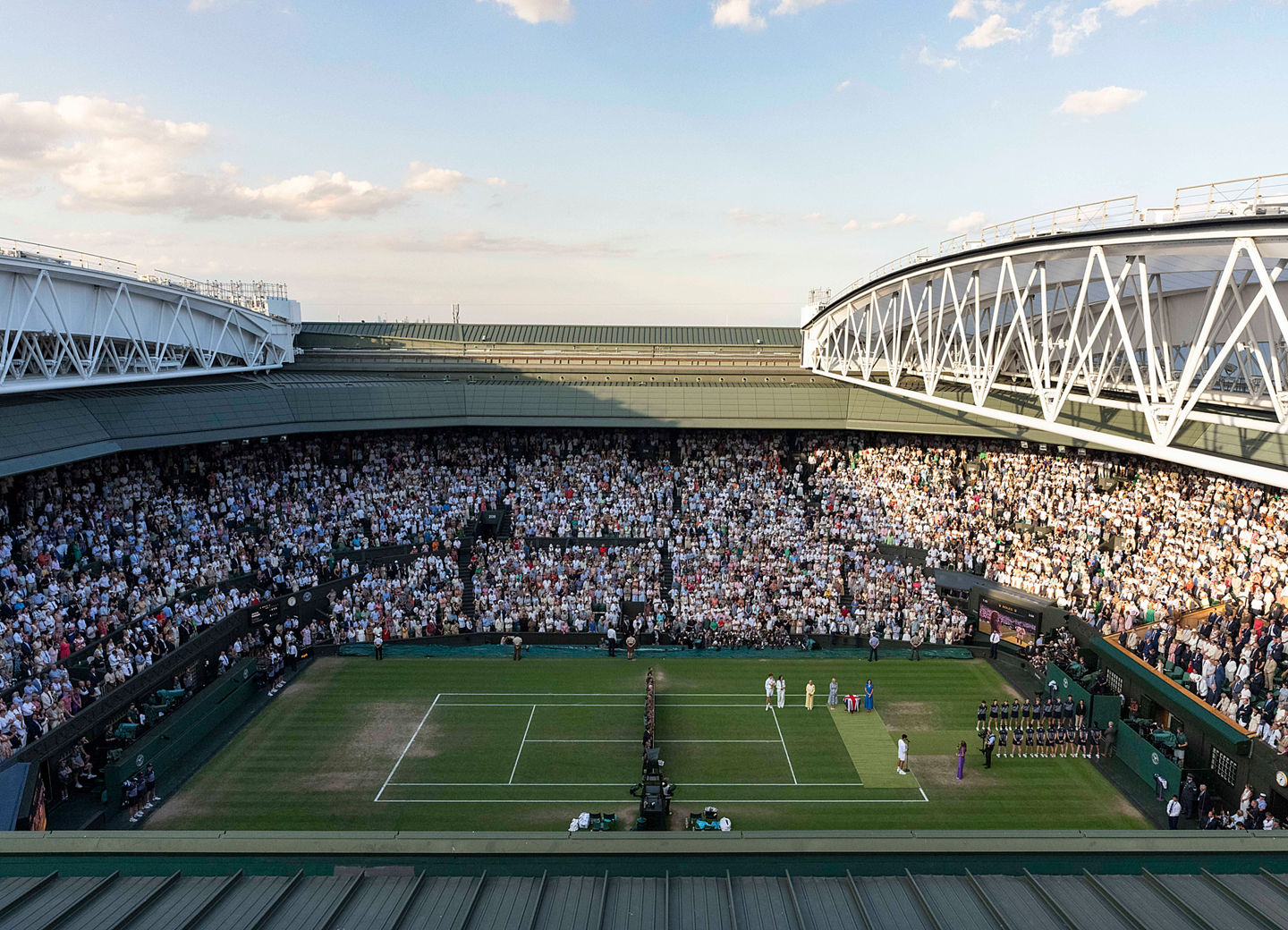 The Prince and Princess of Wales Attend Wimbledon 2025 View from the roof of Centre Court during the prize giving ceremony with HRH The Princess of Wales, Patron of the All England Lawn Tennis Club, after Jannik Sinner ITA defeated Carlos Alcaraz ESP in the final of the Gentlemen s Singles at The Championships 2025. Held at The All England Lawn Tennis Club, Wimbledon. Day 14 Sunday 13/07/2025., Credit:AELTC/Joe Toth / Avalon United Kingdom, Wimbledon PUBLICATIONxNOTxINxUKxFRAxUSA Copyright: xAELTC/JoexTothx/xAvalonx 1021811916
