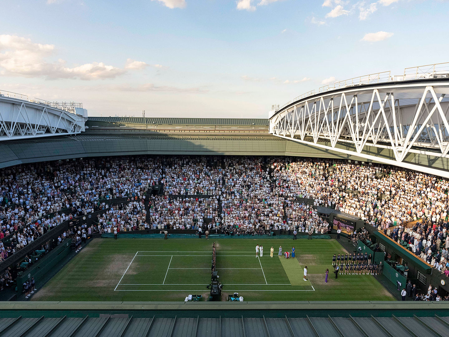 The Prince and Princess of Wales Attend Wimbledon 2025 View from the roof of Centre Court during the prize giving ceremony with HRH The Princess of Wales, Patron of the All England Lawn Tennis Club, after Jannik Sinner ITA defeated Carlos Alcaraz ESP in the final of the Gentlemen s Singles at The Championships 2025. Held at The All England Lawn Tennis Club, Wimbledon. Day 14 Sunday 13/07/2025., Credit:AELTC/Joe Toth / Avalon United Kingdom, Wimbledon PUBLICATIONxNOTxINxUKxFRAxUSA Copyright: xAELTC/JoexTothx/xAvalonx 1021811916