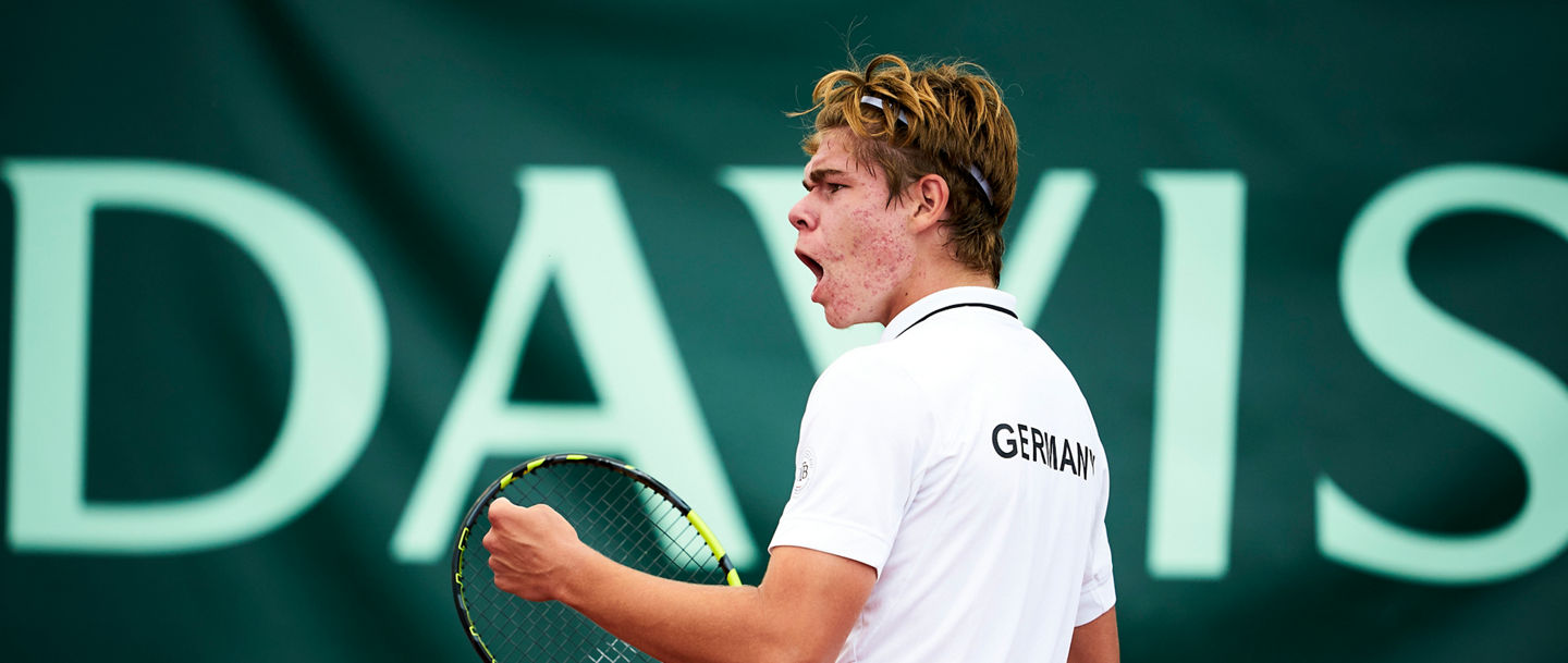 Diego Dedura-Palomero ballt bei den Junior Davis Cup-Finals im DTB-Dress die Faust 