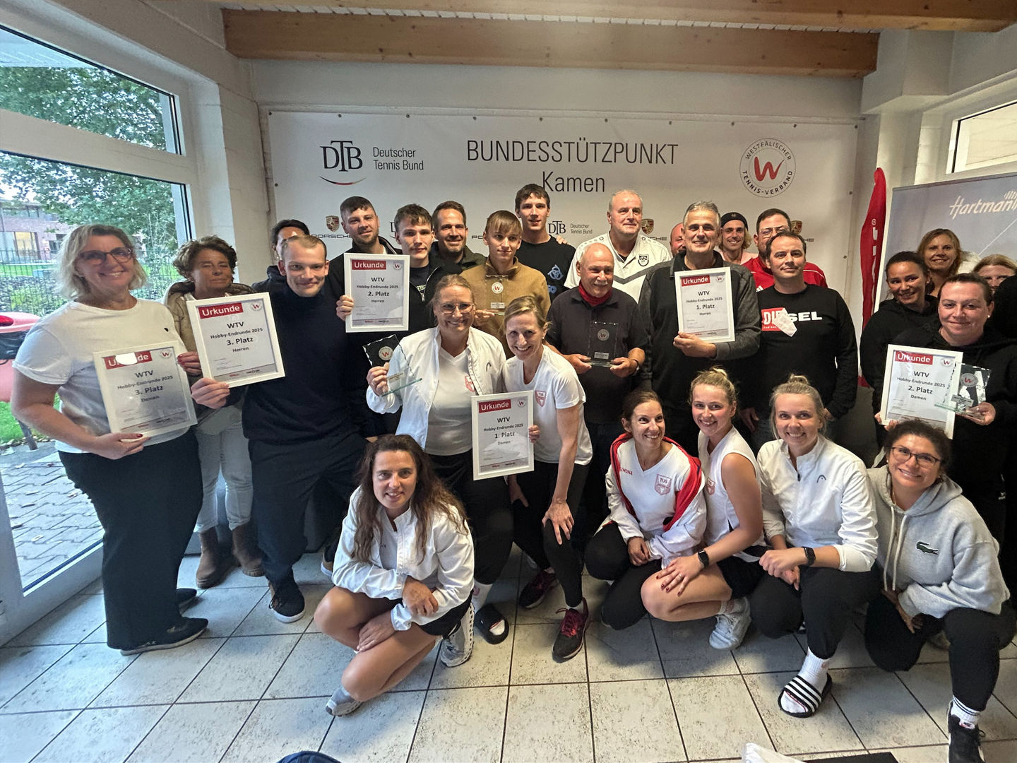 Die Teams nach der Hobby-Endrunde in Kamen