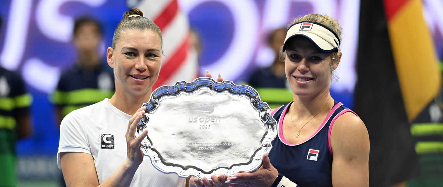 Laura Siegemund und Vera Zvonareva als Runner-Up bei den US Open 2023